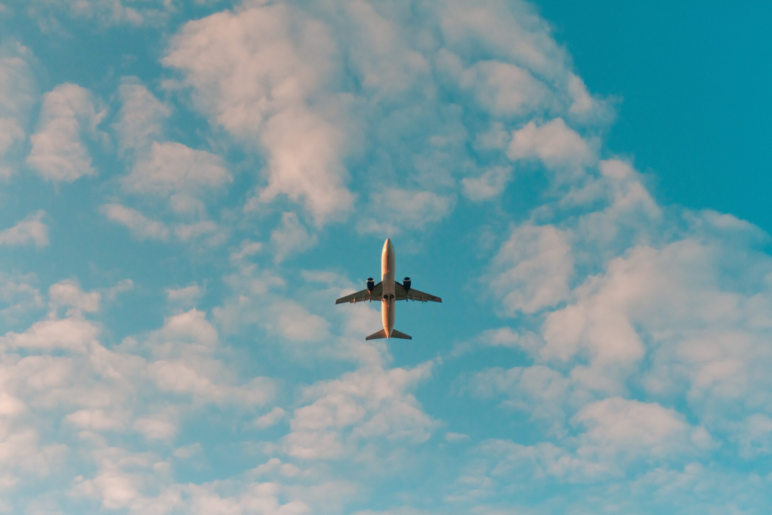 青空の飛行機