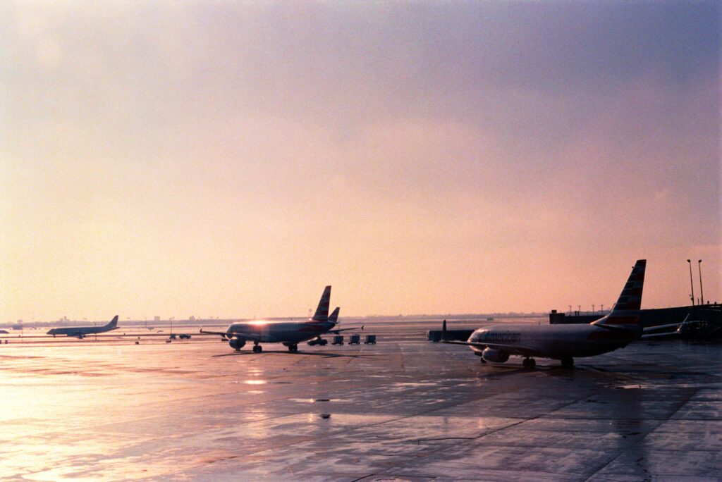 夕焼けの飛行機